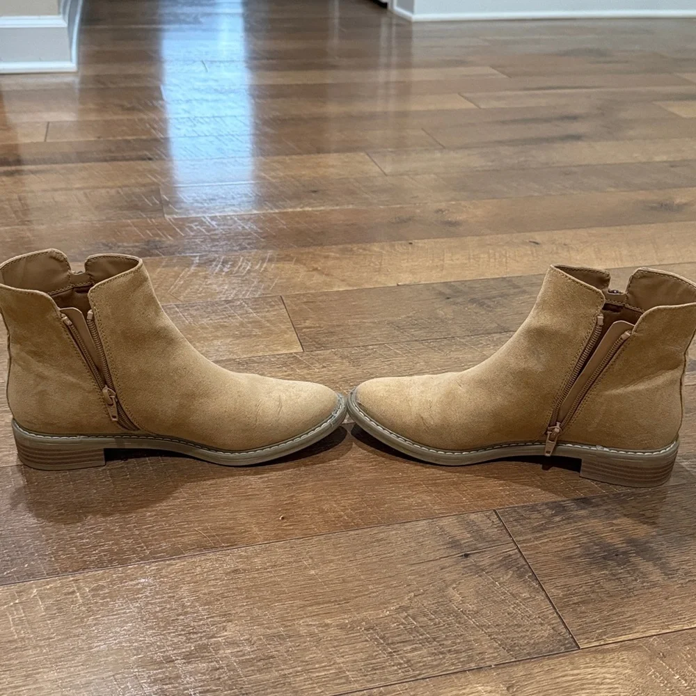 Universal Thread Light Tan Suede Ankle Boots
